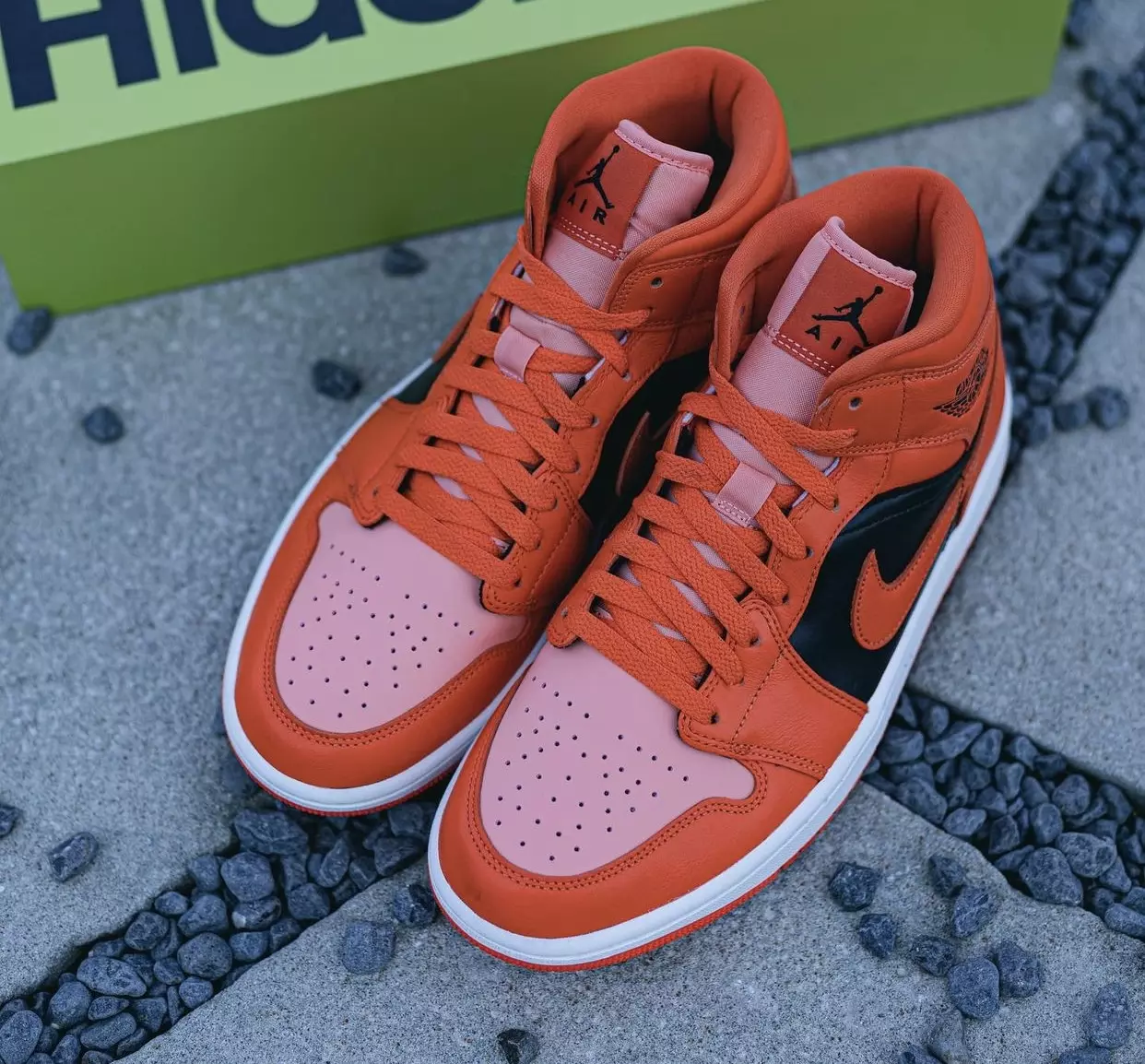 Air Jordan 1 Mid Oranje Zwart DM3381-600 Releasedatum