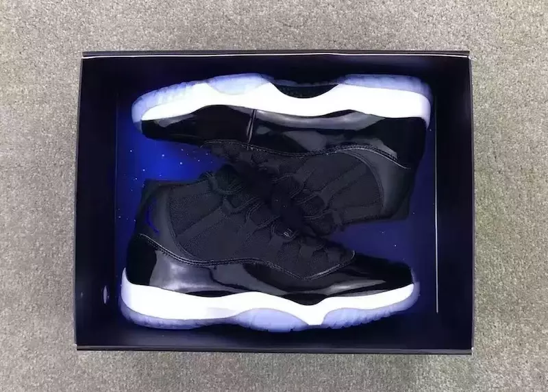 Confezione di Air Jordan 11 Space Jam