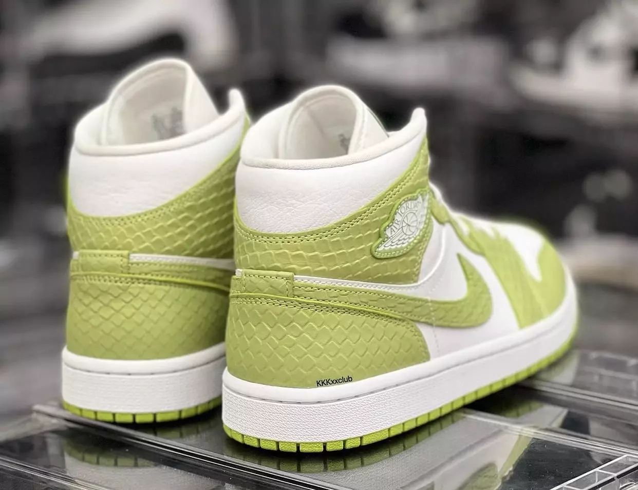 Датум на издавање на Air Jordan 1 Mid SE Green Python DV2959-113