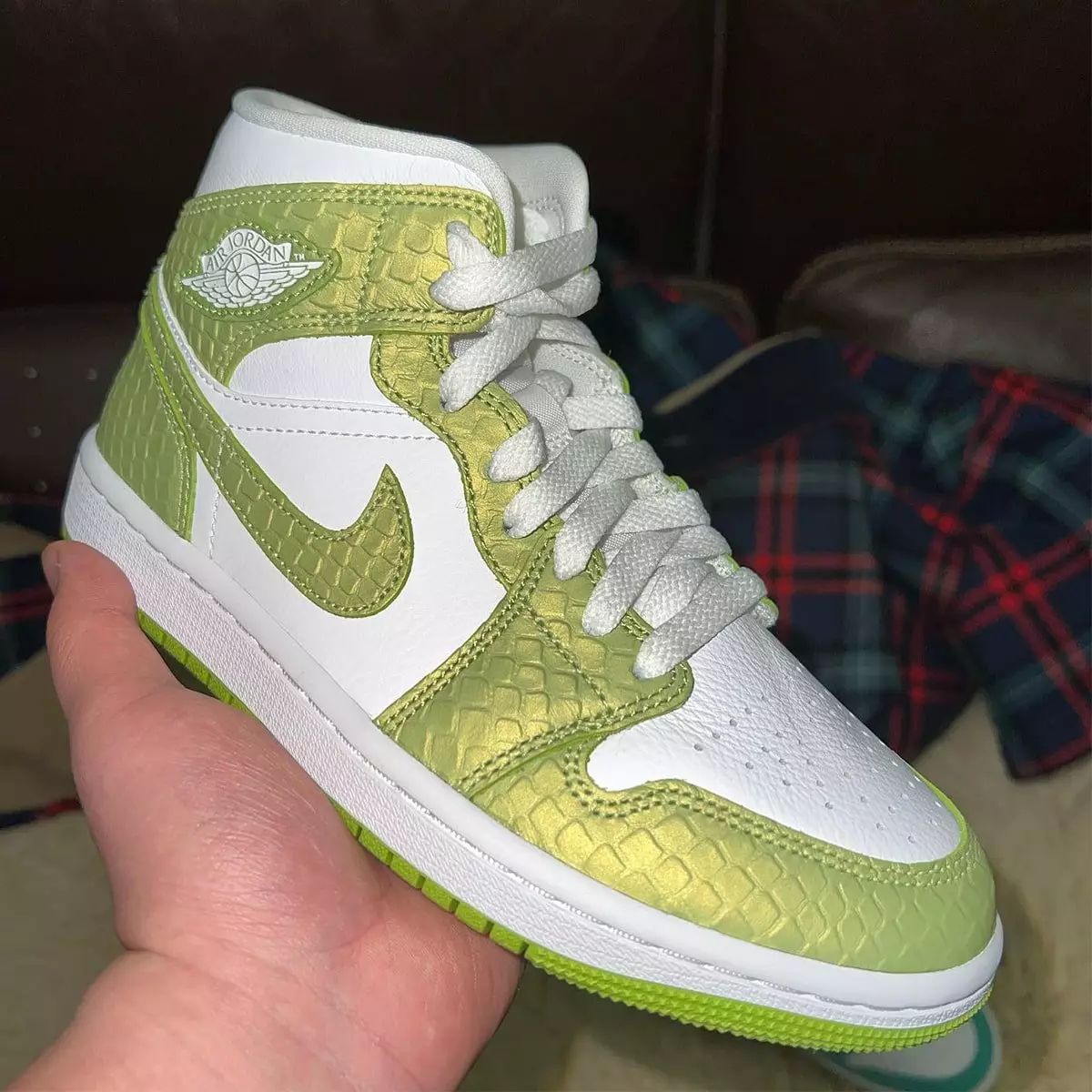 Air Jordan 1 Mid Green Python Snakeskin Izdošanas datums Cena