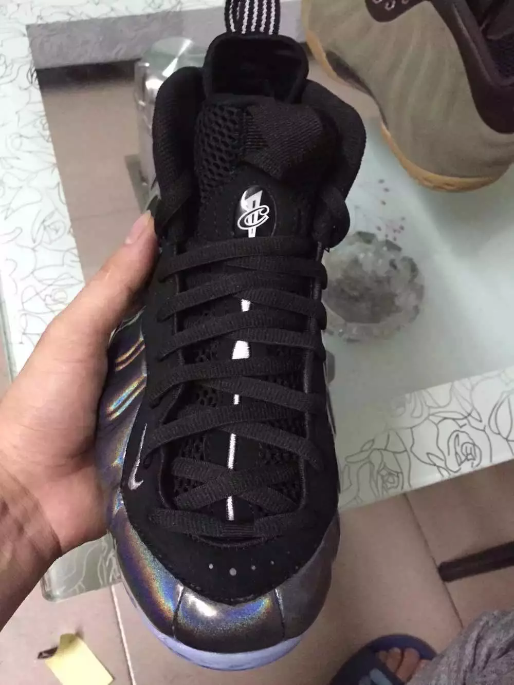 Холограм Nike Air Foamposite One 2015 година