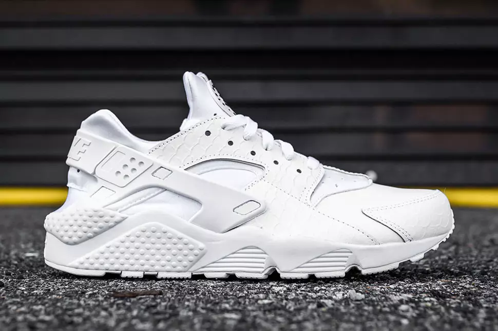 Nike Air Huarache Beyaz Ölçekler