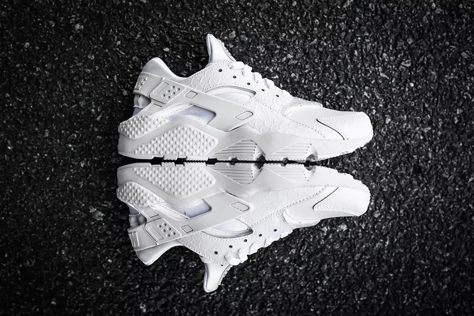 Белые весы Nike Air Huarache