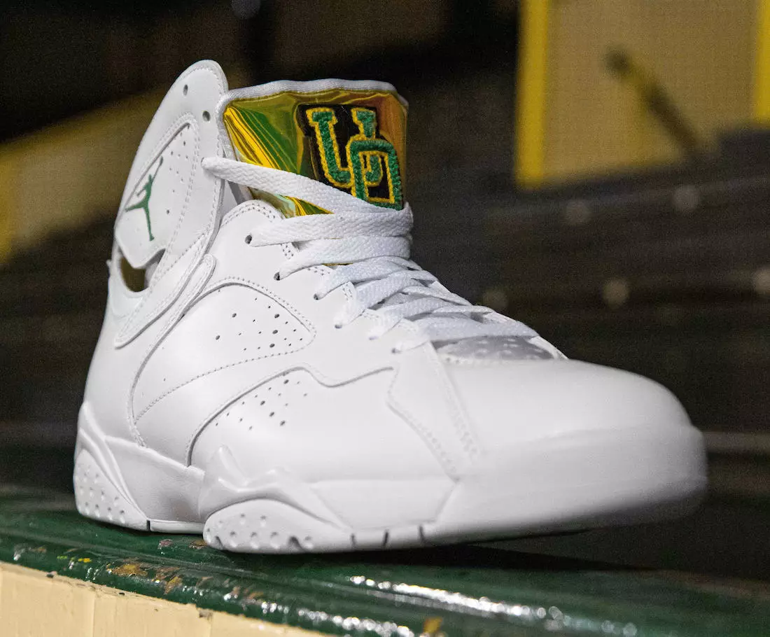 Жіночі кросівки Air Jordan 7 Oregon Ducks PE 2021