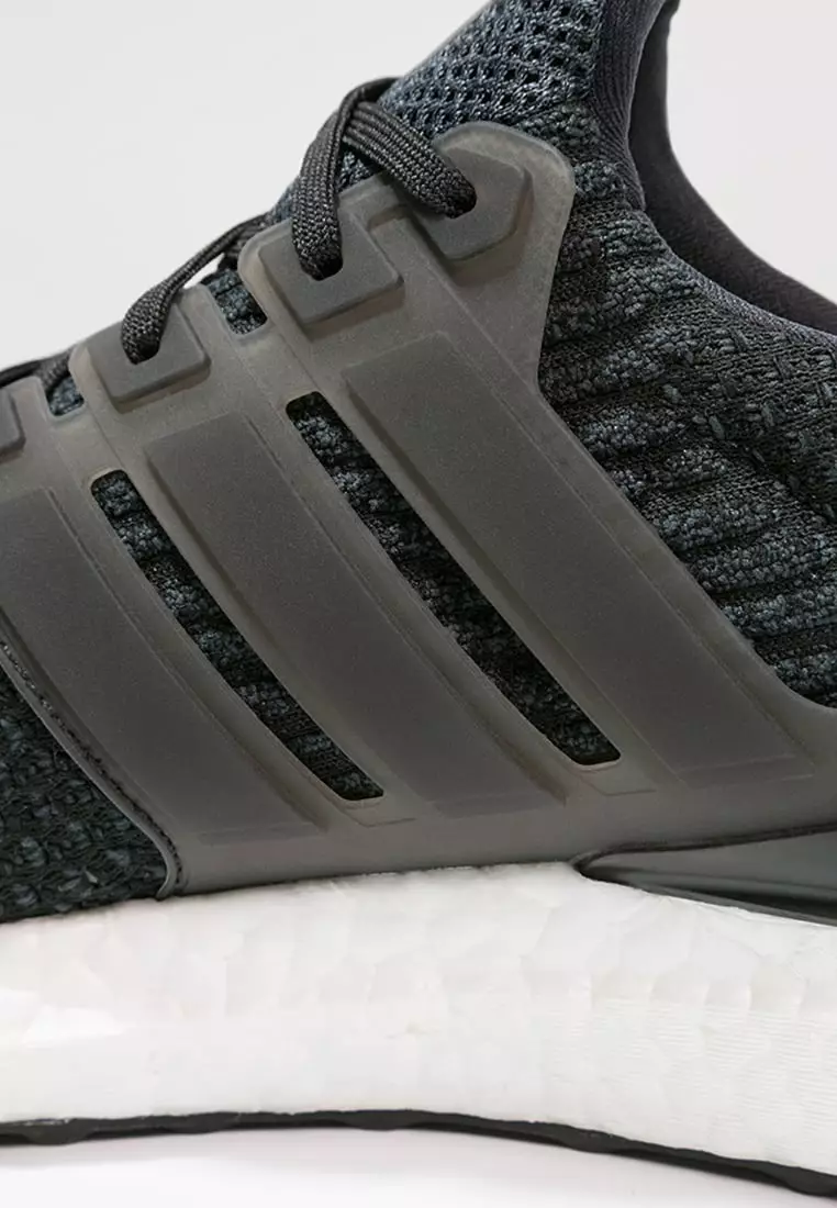 adidas Ultra Treisiú 4.0 Croí Dubh