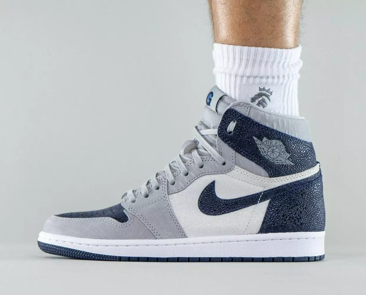 Air Jordan 1 Georgetown Hoyas PE aan de voeten