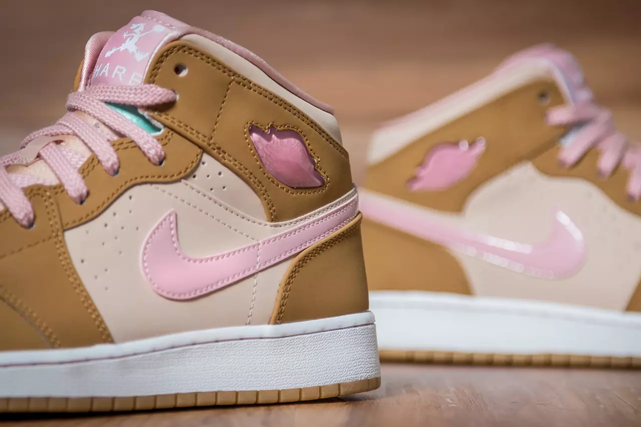 Air Jordan 1 Mid GS "Lola Bunny"