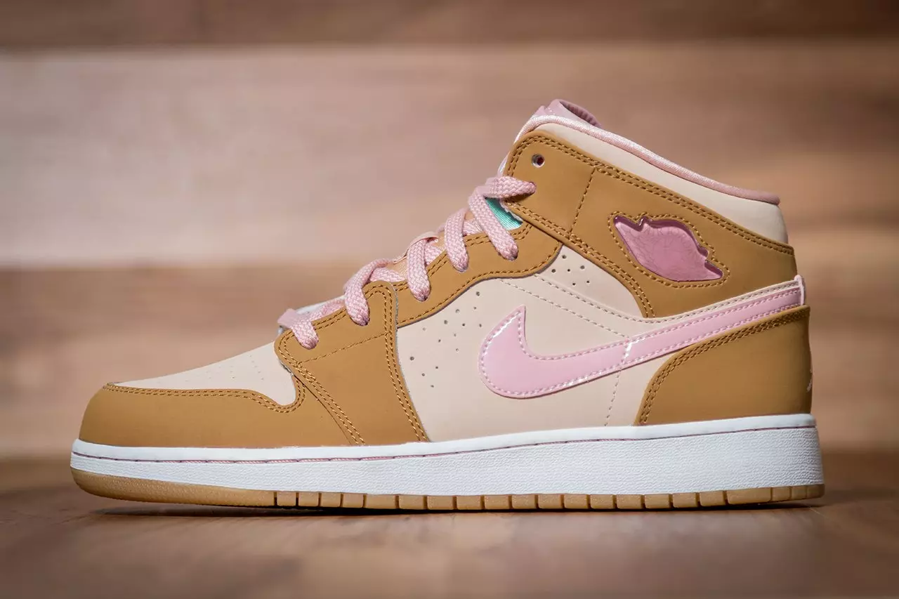 Air Jordan 1 Mid GS Lola Hase