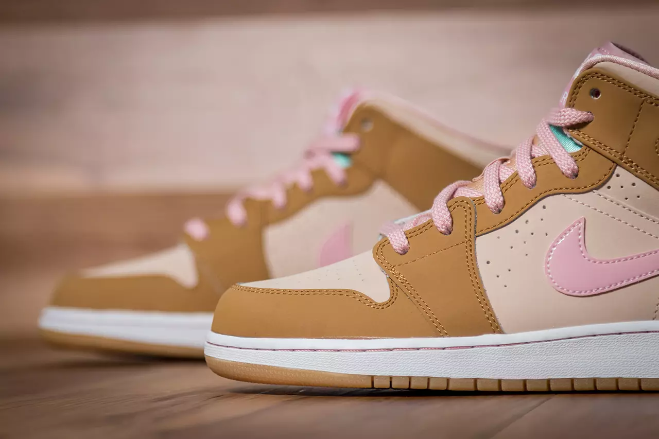 Air Jordan 1 Mëtt GS Lola Bunny