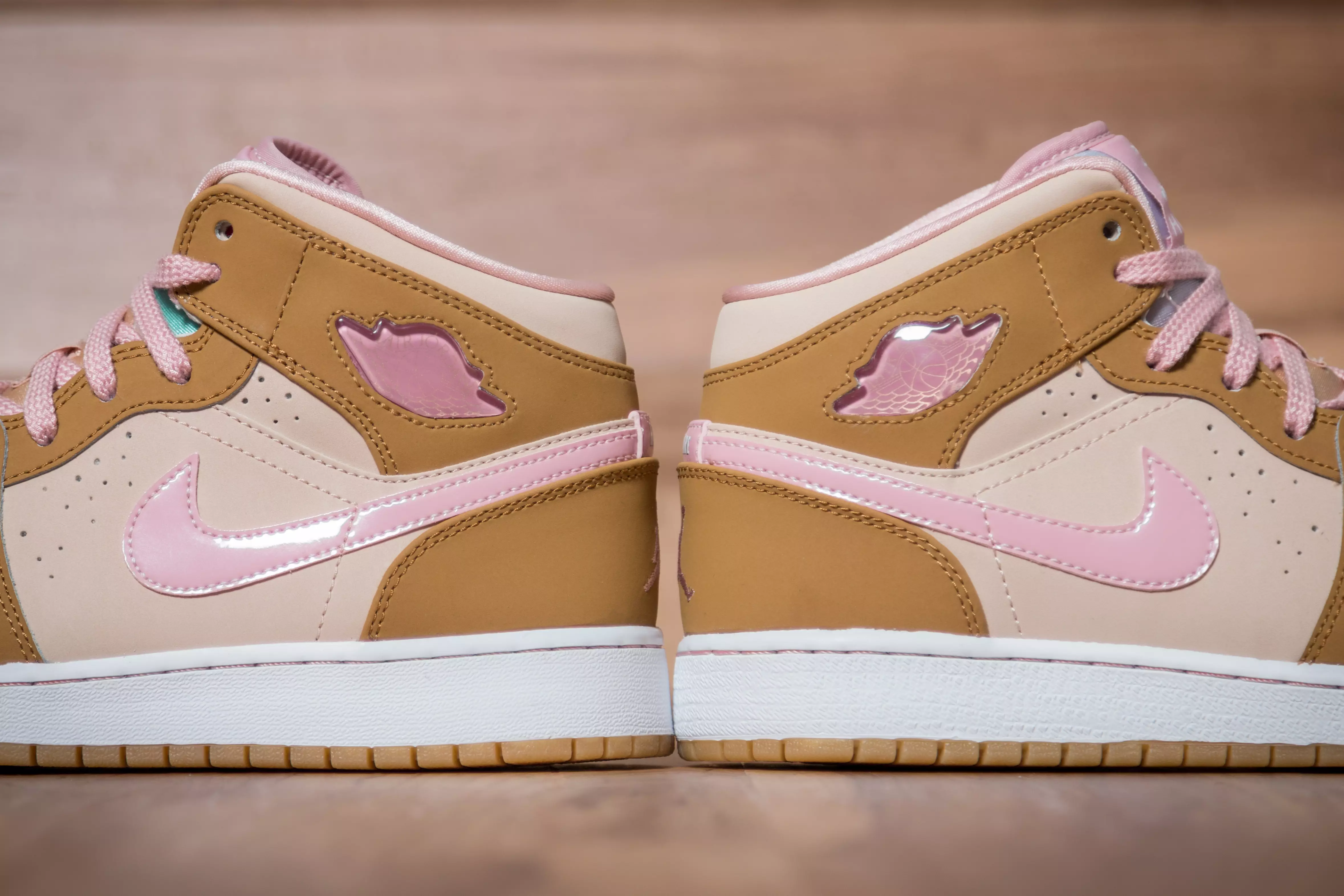 Air Jordan 1 Mëtt GS Lola Bunny