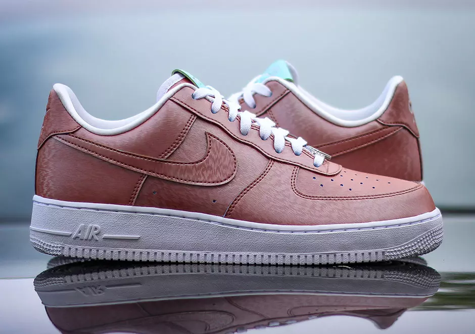 Išsaugotos piktogramos Nike Air Force 1 Žema Laisvės statula