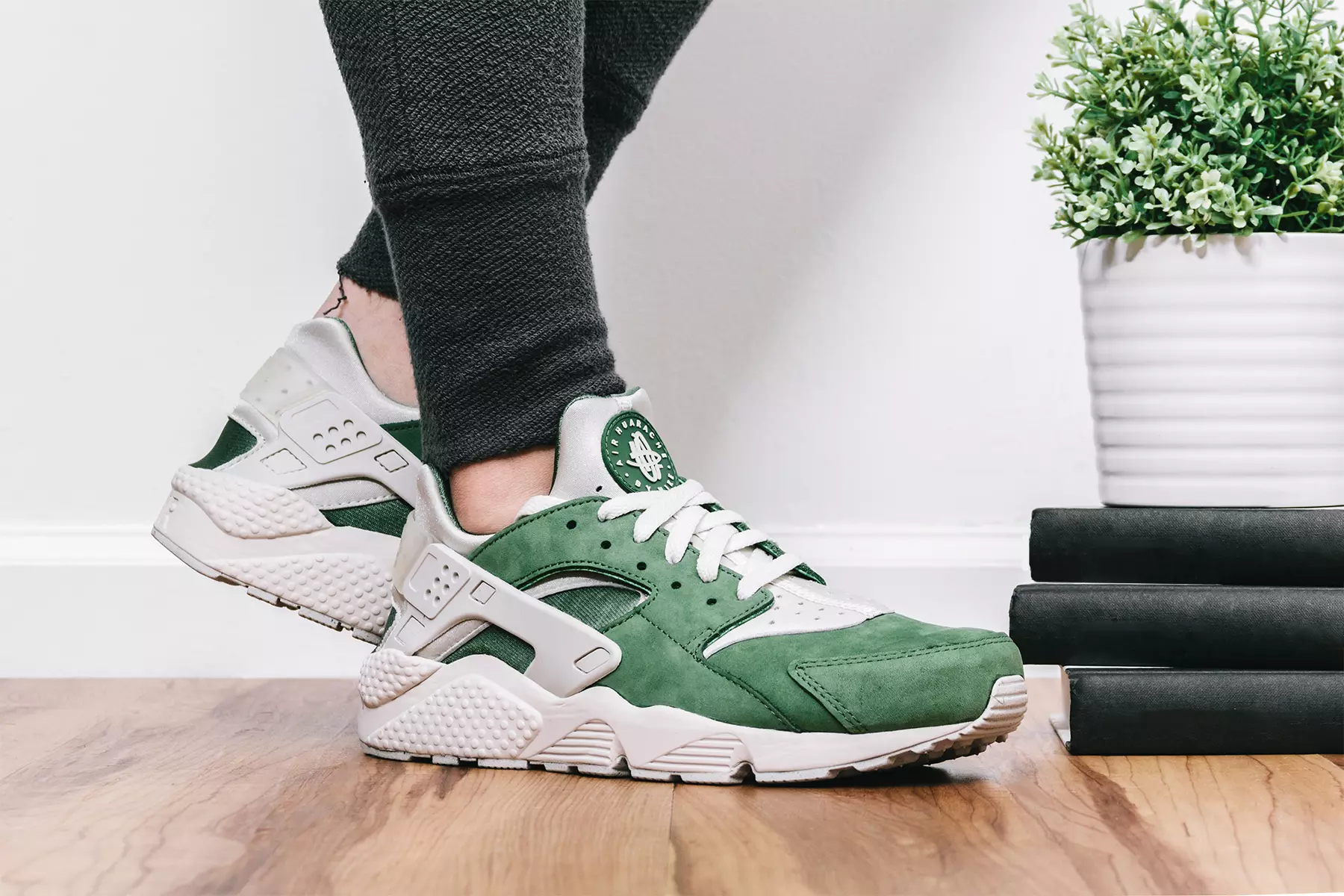 Зображення на ногах Nike Air Huarache «Treeline».