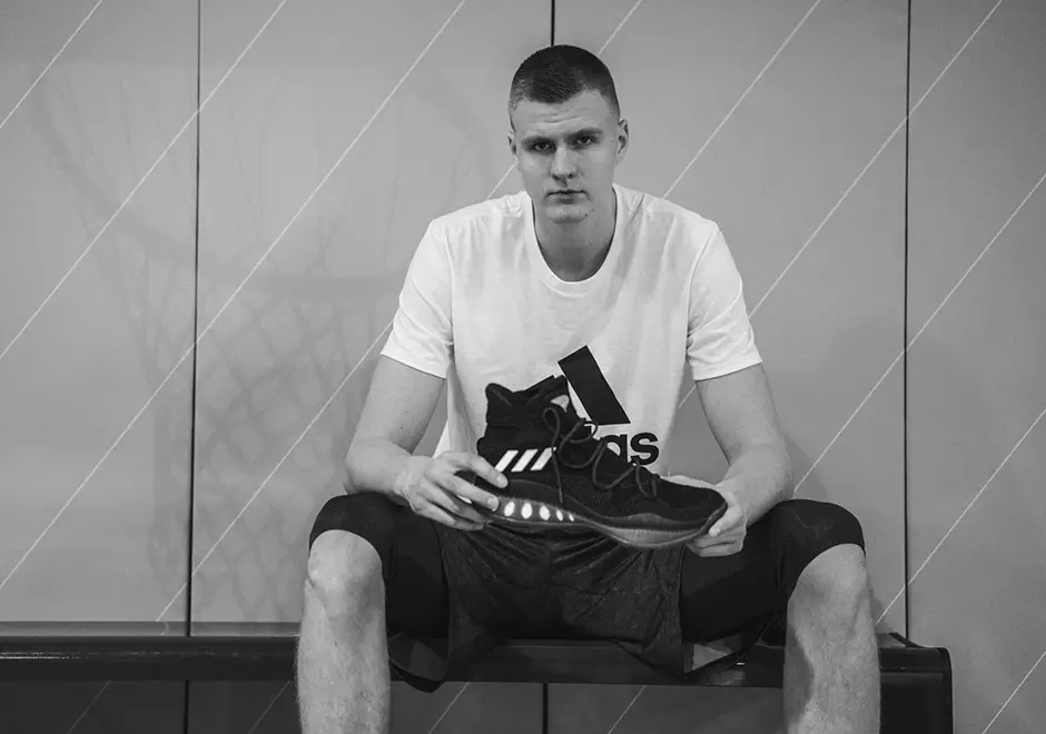 Kristapas Porzingis prisijungia prie Adidas Basketball