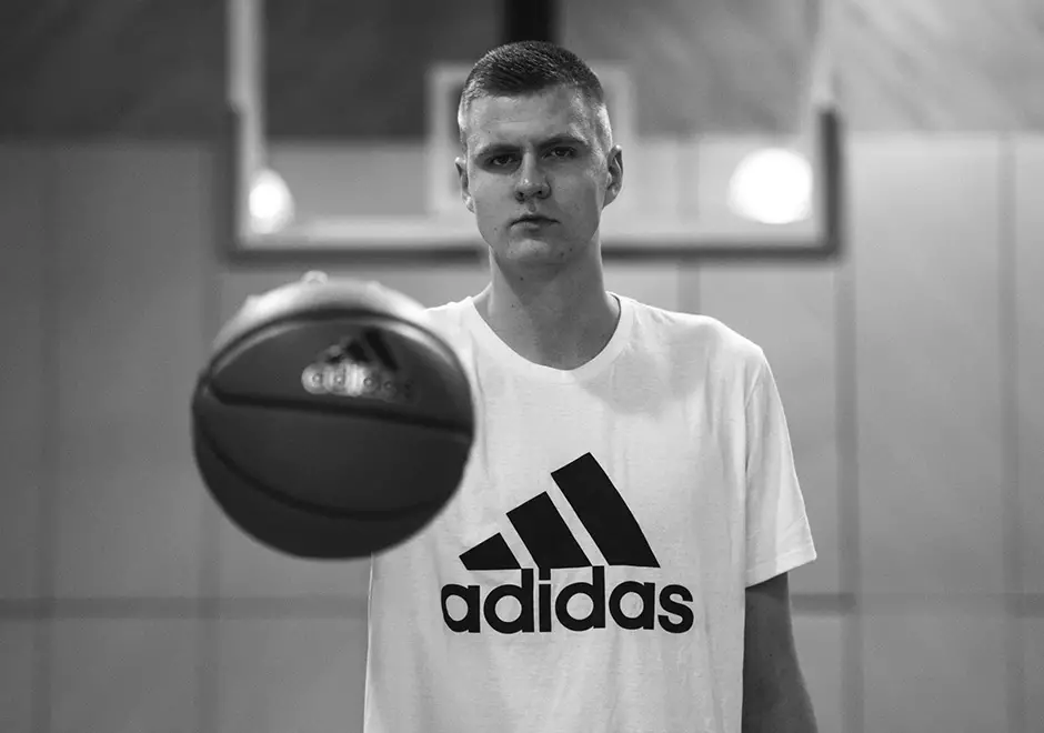 Kristaps Porzingis מצטרף לאדידס כדורסל