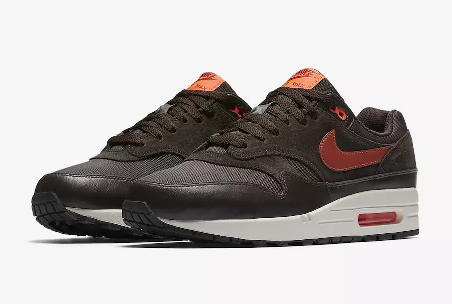 Nike Air Max 1 Premium izlaižams tumši brūnā krāsā ar oranžiem uzrakstiem