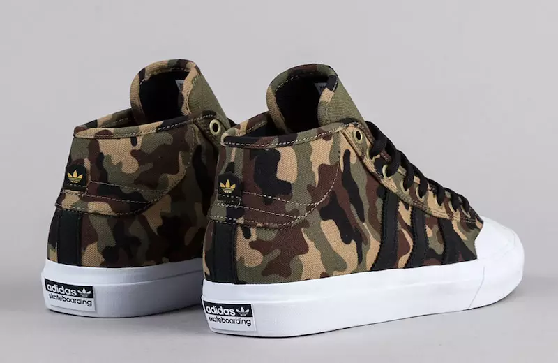 adidas Matchcourt Katikati ya "Tent Green Camo"