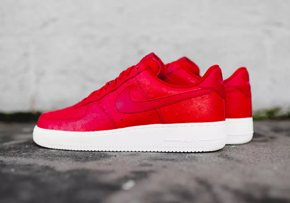 Nike Air Force 1 Ostrich Black Red