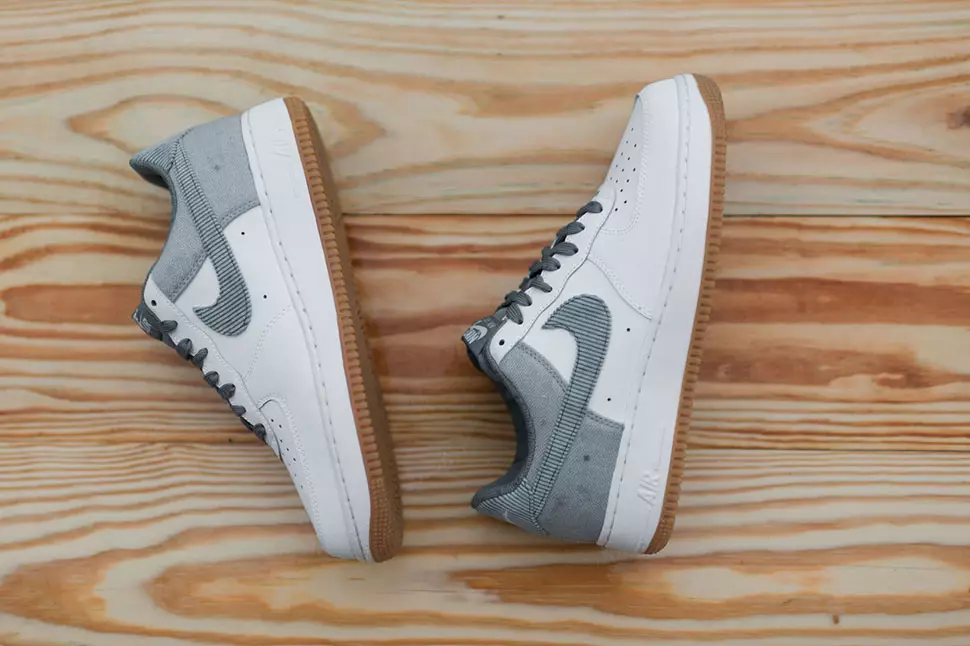 Nike Air Force 1 Club Spóirt Swoosh Íseal