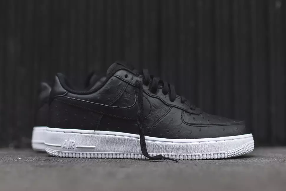 Nike Air Force 1 ’07 LV8 „Black Ostrich“