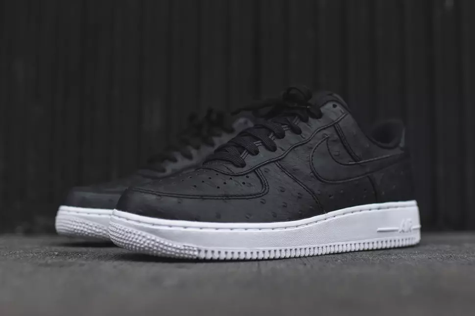 Nike Air Force 1 07 LV8 Черный страус