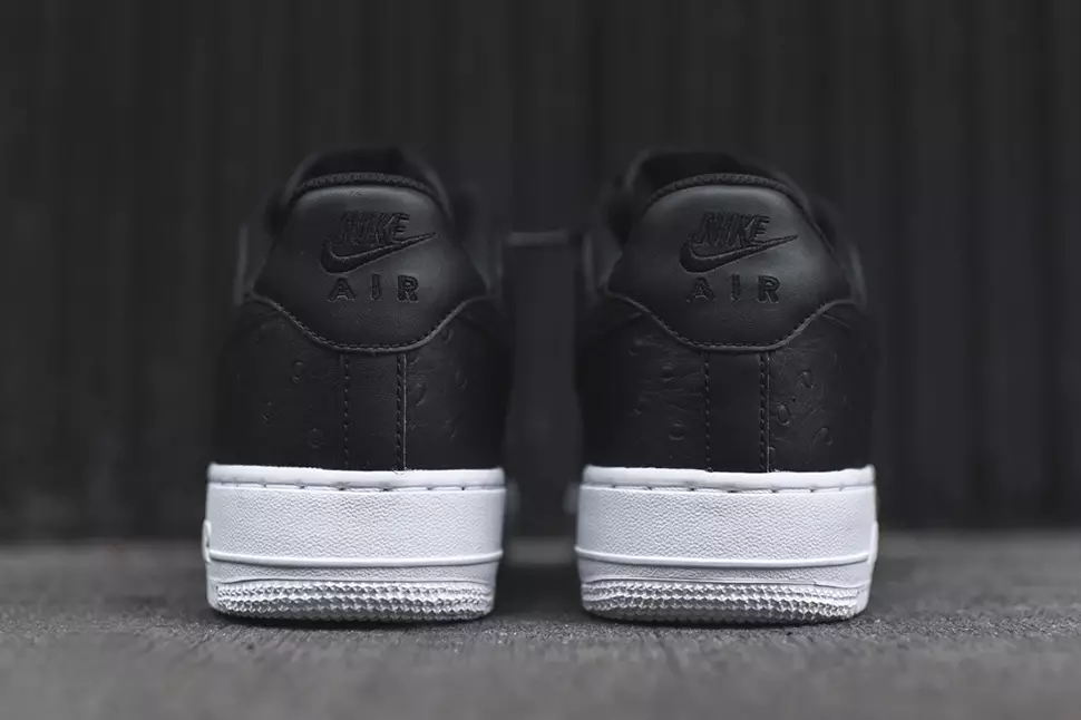 Nike Air Force 1 07 чорний страус