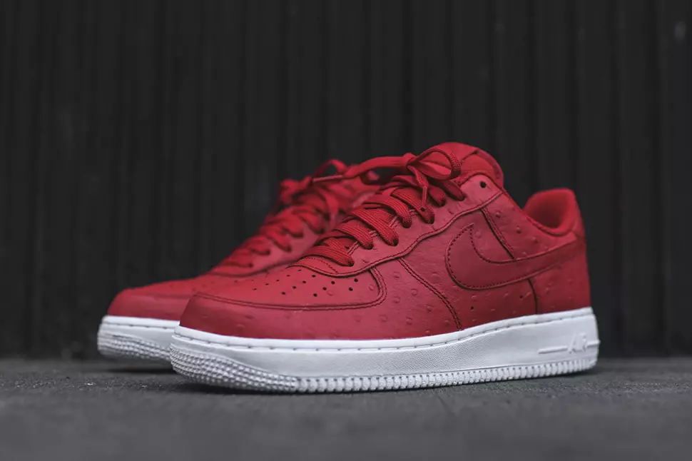 Nike Air Force 1 07 LV8 Red Strutsi