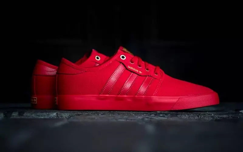 adidas Seeley Scarlet Merah