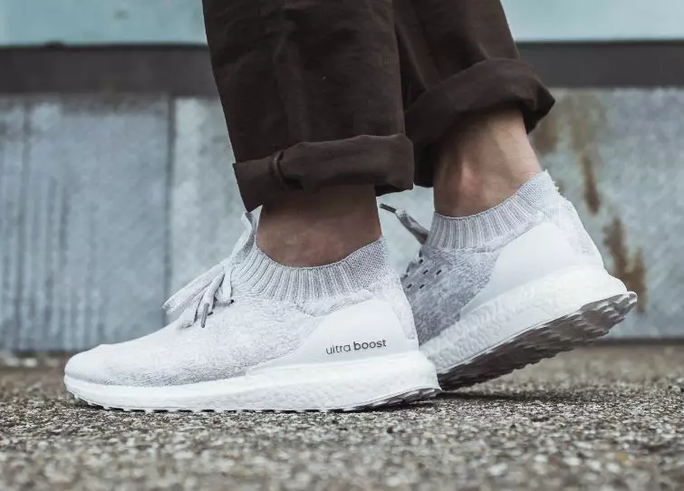 حذاء adidas Ultra Boost Uncaged أبيض اللون على القدم