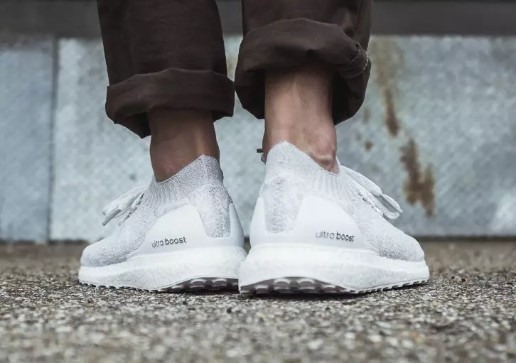 Adidas Ultra Boost Uncaged White ant pėdos