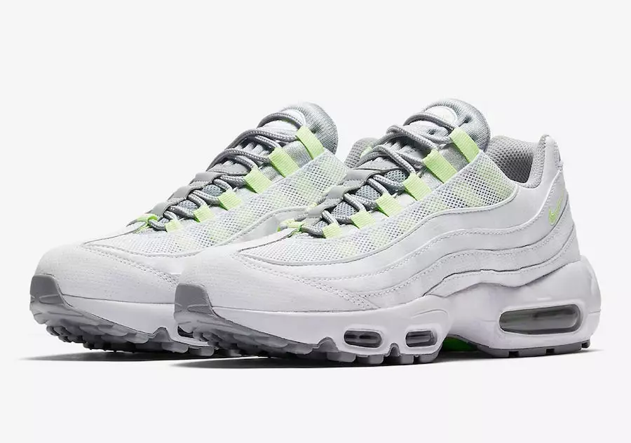 نسخة بيضاء من Air Max 95 OG