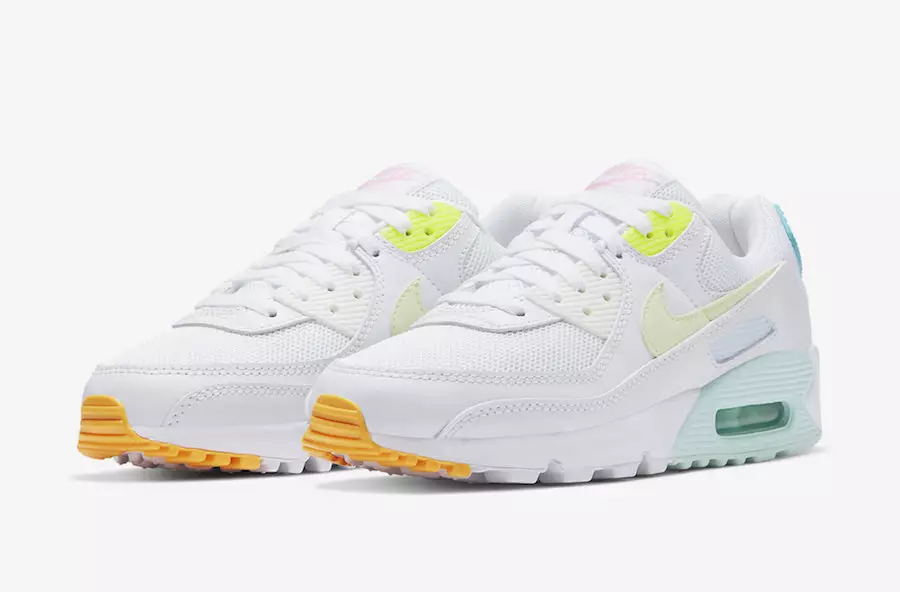 Puhtaan valkoinen Nike Air Max 90 pastellisävyillä kevääseen