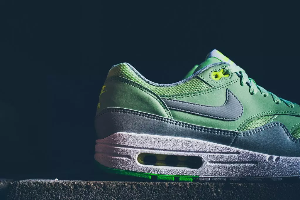 Nike-Air-Max-1-Essential-Vapor-Green-Mist-4