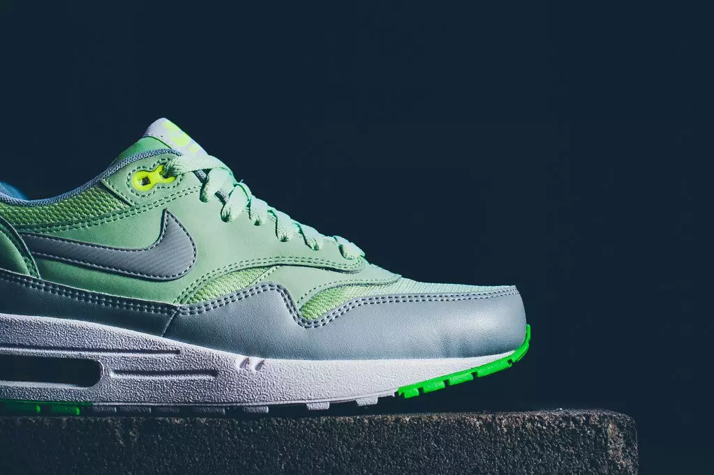 Nike-Air-Max-1-Essential-Vapor-Green-Mist-5