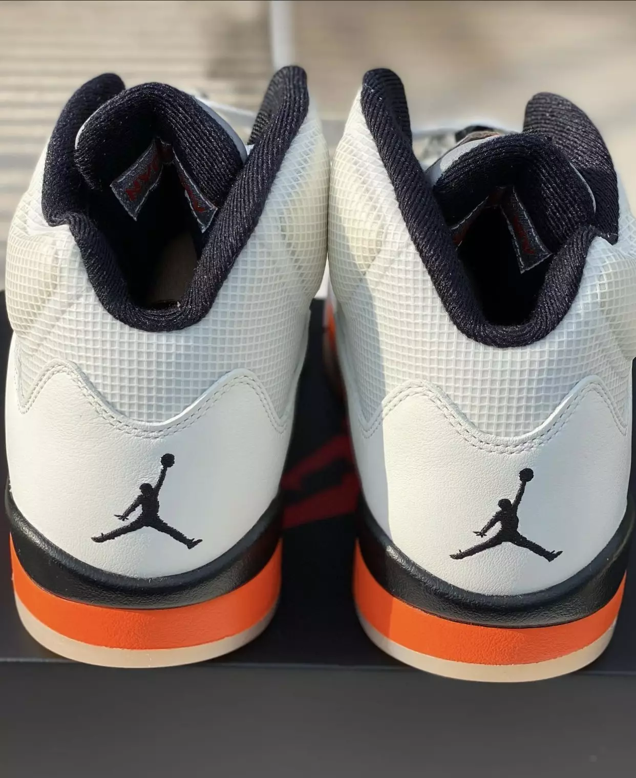 Air Jordan 5 ကွဲအက်နေသော နောက်ခံဘုတ် Orange Blaze DC1060-100 ထုတ်ဝေသည့်ရက်စွဲ