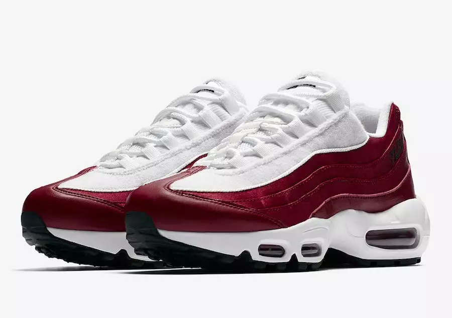 Saten ve Havlu Kumaş Materyalleri İki Nike Air Max 95 Renk Yolunda Çıktı