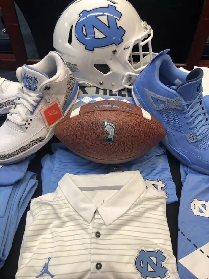 Buty Air Jordan 4 UNC Tar Heels 2019 PE