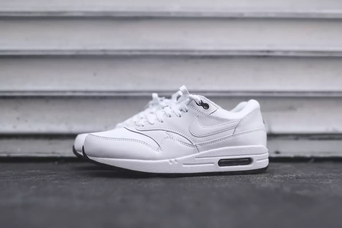 Nike Air Max 1 Essential Сафеди Сиёҳ