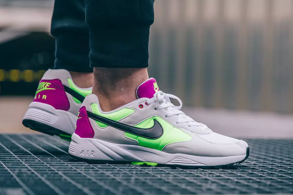 Miltä Nike Air Icarus "Fuchsia/Volt" näyttää jaloissa