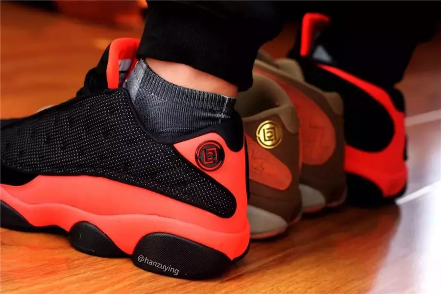 Clot Air Jordan 13 baixo infravermelho preto nos pés