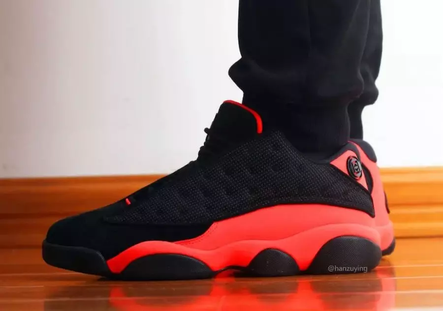 Clot Air Jordan 13 Low Black Inframerah Pada Kaki