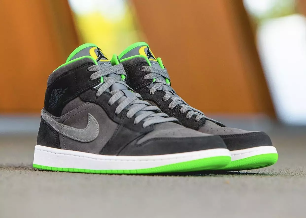 Air Jordan 1 Mid PE For Oregon Ducks Track and Field