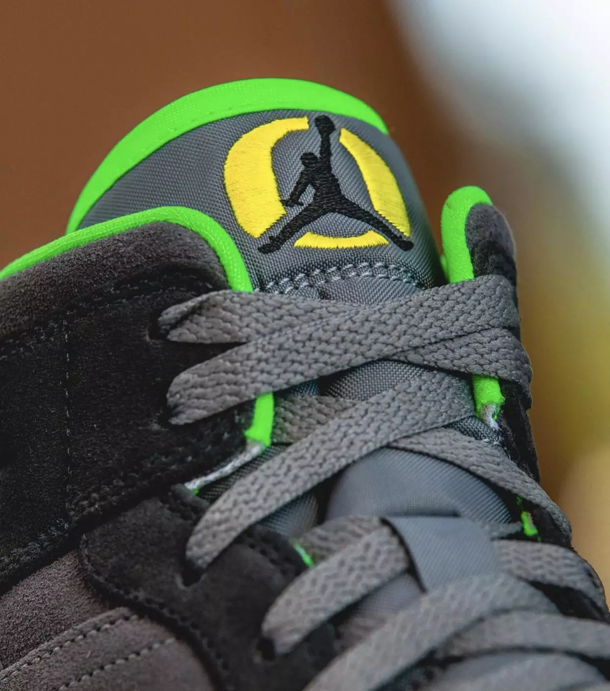 Air Jordan 1 Mid Oregon Ducks PE