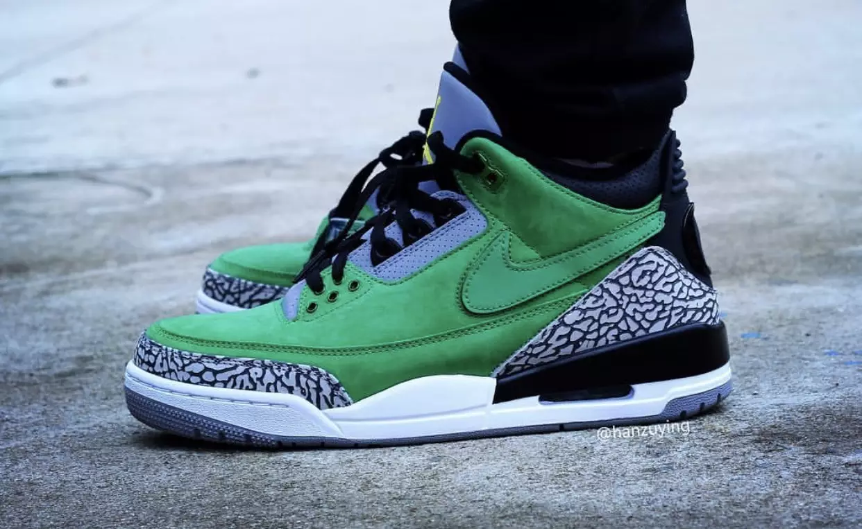 Air Jordan 3 Tinker Oregon Ducks på fötter