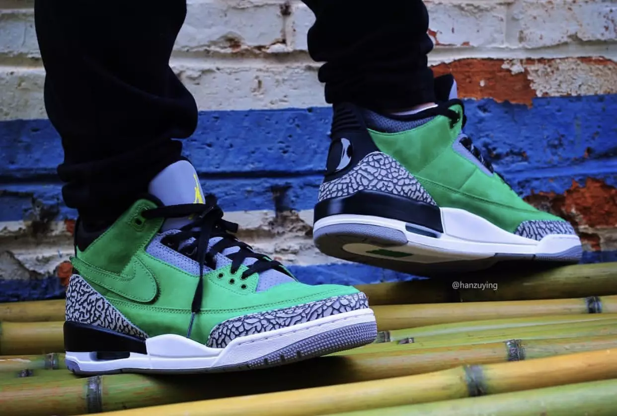 Air Jordan 3 Tinker Oregon Ducks på føttene