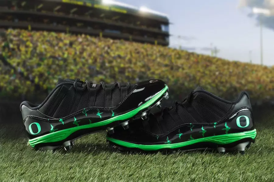 Oregon Bata Air Jordan 11 Cleats