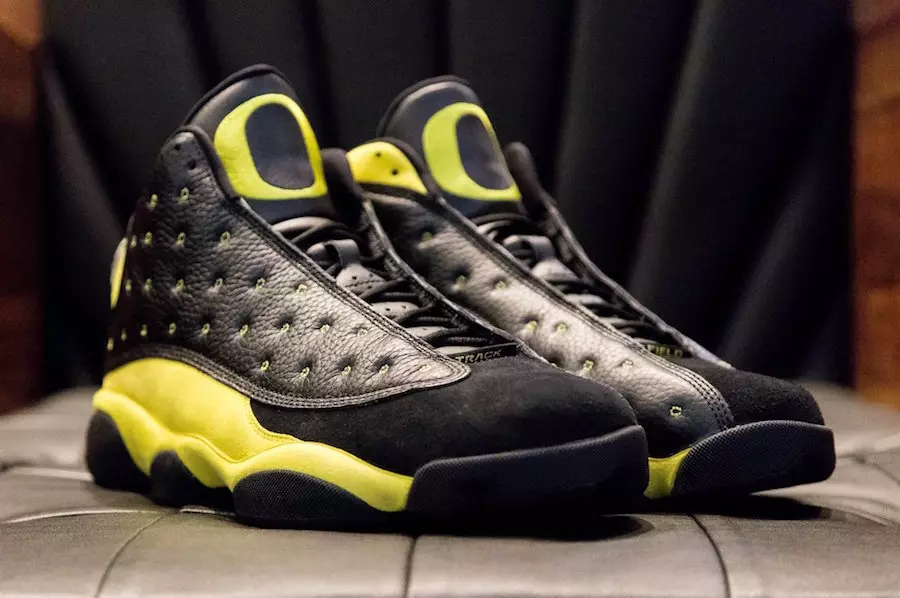 Oregon Ducks Air Jordan 13 PE dráhové hřiště