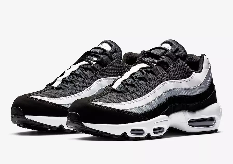 یک Nike Air Max 95 ساده در سیاه، سفید و خاکستری