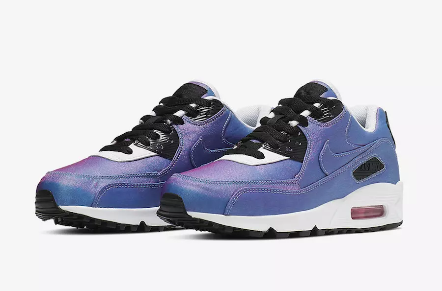 En iriserande Nike Air Max 90 för kvinnor på väg