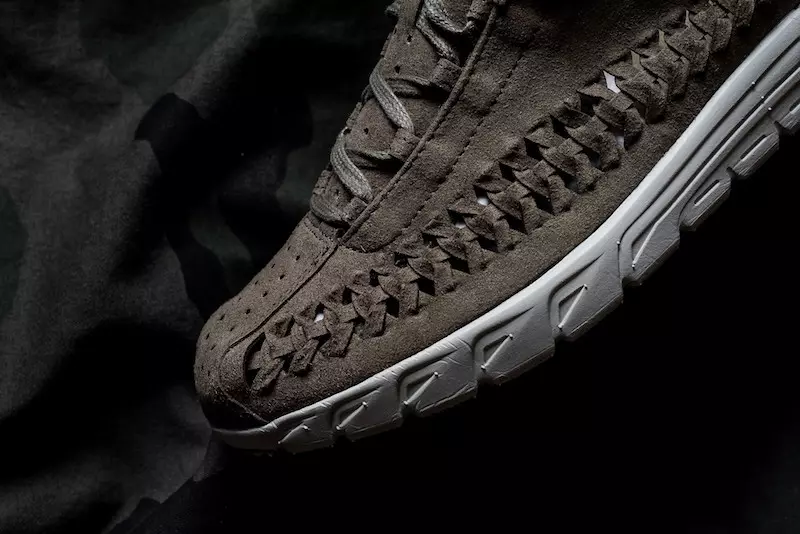 Nike Mayfly Woven Medium Olijf