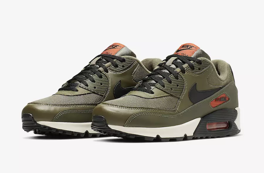 Veretlen színek ezen a Nike Air Max 90 Essential készüléken